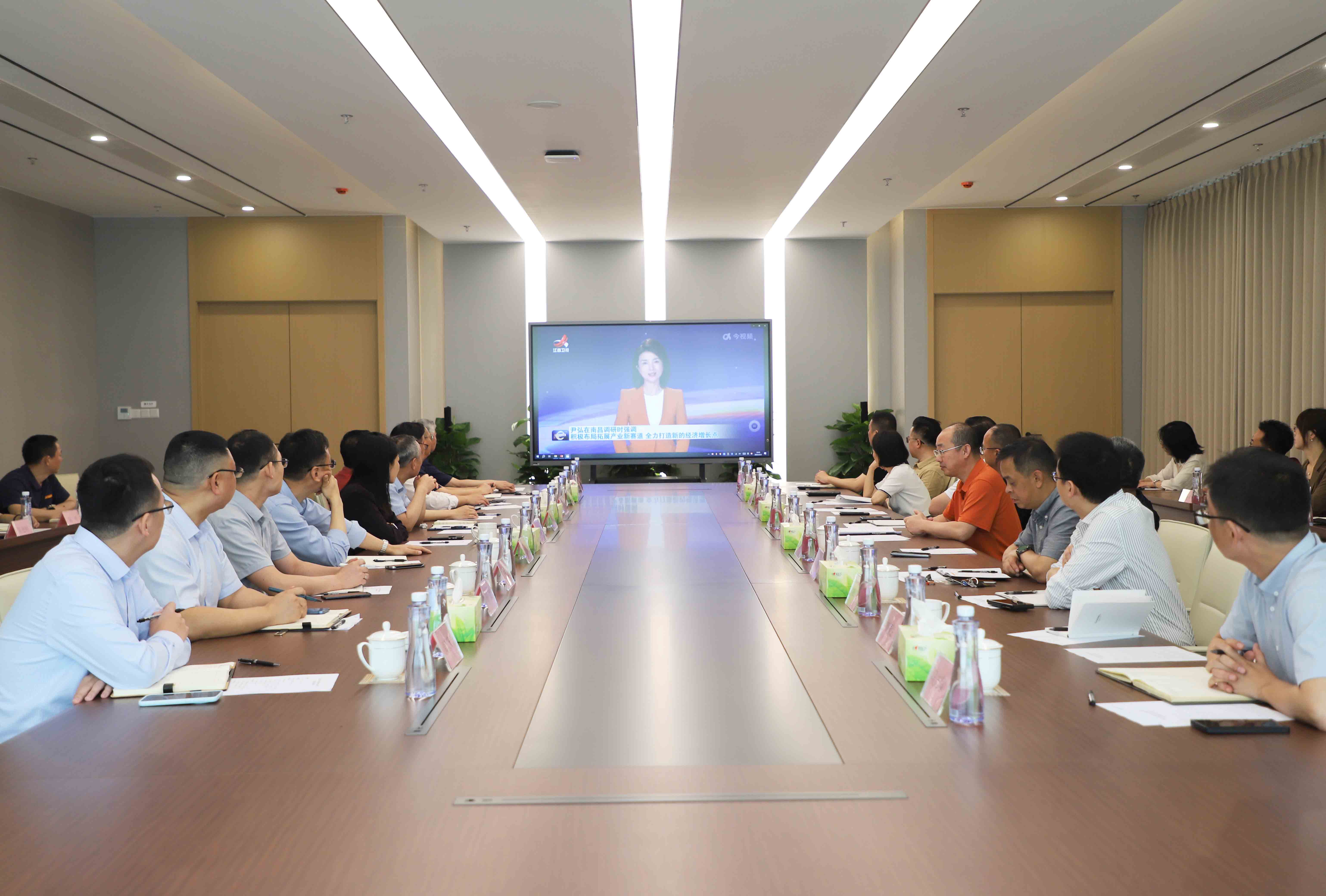 聯(lián)創(chuàng)光電召開傳達(dá)落實(shí)省委書記尹弘調(diào)研指示精神工作部署會(huì)